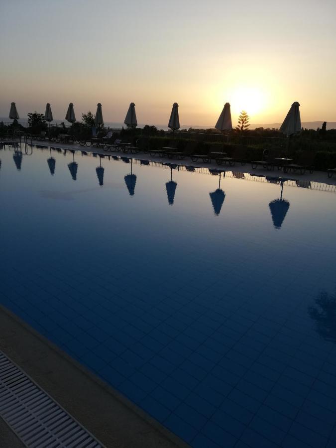 Astra Village Resort Свороната Екстериор снимка